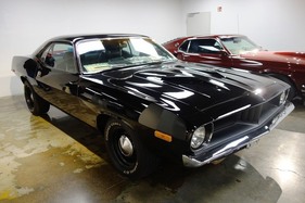 Plymouth Barracuda (1974) – schick in Schwarz – im Museum PACE in Dortmund