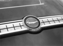 Bild: Plymouth Barracuda S (1966) - Barracuda-Emblem auf einem Testwagen