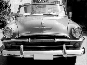 Plymouth Belvedere Convertible (1954) - Typische Front eines Amerikaner Wagens von Mitte der fünfziger Jahre Plymouth Belvedere Convertible (1954) - Typische Front eines Amerikaner Wagens von Mitte der fünfziger Jahre