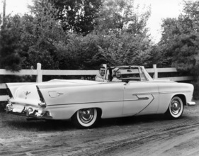 Plymouth Belvedere Convertible (1955) - Modelljahrgang 1956 mit überarbeitetem Styling und Drucktastensteuerung