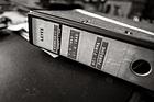 Image: Podcast "Alte Schule" episode 17 with Herbert Linge - A folder from Linge's training period at Porsche