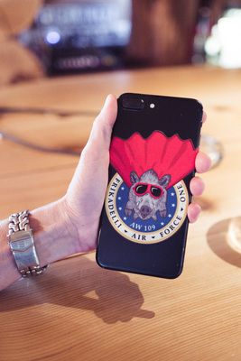 Podcast "Alte Schule" Folge 20 mit Sabine Schmitz - Das persönliche Hobby ist auch auf dem Smartphone-Case sichtbar