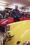 Image: Podcast "Alte Schule" episode 21 with Wolf-Hendrik Unger - Unger in his personal garage