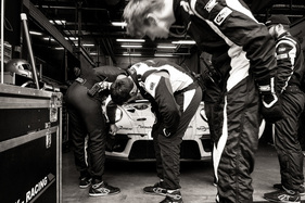 Podcast "Alte Schule" Folge 22 mit Olaf Manthey - Inspektionen am Porsche 911 von Manthey Racing Podcast "Alte Schule" Folge 22 mit Olaf Manthey - Inspektionen am Porsche 911 von Manthey Racing