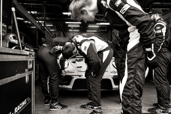 Bild: Podcast "Alte Schule" Folge 22 mit Olaf Manthey - Inspektionen am Porsche 911 von Manthey Racing