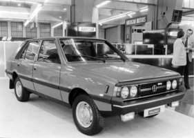 Polonez (1979) - tritt das Erbe des Polski Fiat 125 an, modernes Styling - Genfer Automobilsalon 1979