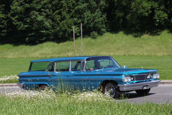 Pontiac Bonneville Safari (1960) - als Kombi auf der Rundfahrt - Oldtimer in Obwalden (O-iO) 2019