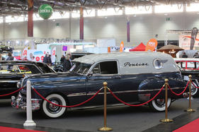 Pontiac Chieftain Sedan Delivery (1951) - mit dem Indianer als Erkennungssymbol für Pontiac - Retro Classics Cologne 2018 (1951)