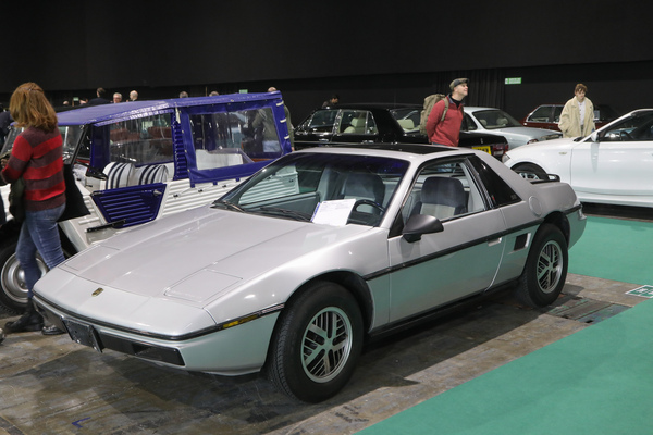 Pontiac Fiera SE 2 MV6 (1985) - mit Handschaltung, zu haben für EUR 14'850 - Rétromobile Paris 2024