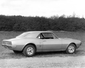 Pontiac Firebird (1968) - klassischer Fastback, auch mit vorderen Scheibenbremsen erhältlich