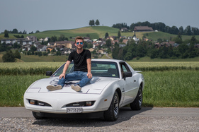 Pontiac Firebird (1994) - "Auch die Motorhaube ist bequem" meint glücklicher Besitzer Olivier Chanson