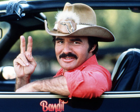 Pontiac Firebird Trans Am (1977) - Burt Reynolds am Lenkrad des Pontiacs im Film "Smokey and the Bandit"