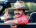 Pontiac Firebird Trans Am (1977) - Burt Reynolds am Lenkrad des Pontiacs im Film "Smokey and the Bandit"