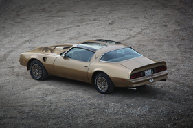 Pontiac Firebird Trans Am (1978) - im Gegensatz zum Filmauto von "Smokey and the Bandit" in Gold