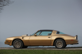 Pontiac Firebird Trans Am (1978) - sieht kompakter aus als er mit fast fünf Metern Länge ist