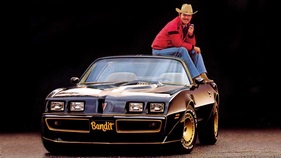 Pontiac Firebird Trans Am von 1980 - Burt Reynolds und das Autos aus dem Film "Smokey and the Bandit", im ersten Teil fuhr er allerdings ein 77-er-Modell