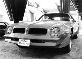 Pontiac Firebird TransAm (1976) - neu gezeichnete Kühlerfront - Genfer Autosalon 1976