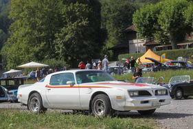Pontiac Firebird TransAm (1977) - wäre er schwarz, müsste irgendwo "the Bandit" stehen - Albisgütli Classic Cars & Bikes August 2022