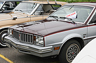 Pontiac Phoenix LJ Hatchback (1982) – frontgetriebener Fastback-Traum auf der X-Plattform von General Motors – Albisgütli Classic Cars & Bikes 2024