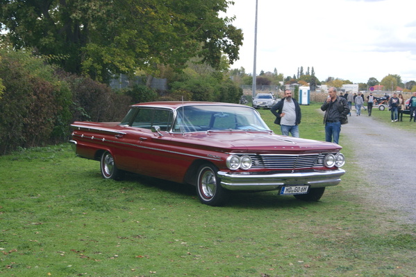 Pontiac Star Chief Vista (1960) – Wer kann bei dieser Herrlichkeit schon den Fotoapparat ruhig halten? – Veterama Mannheim 2022