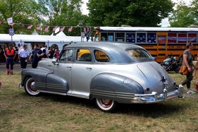 Pontiac Torpedo 4-Door Sedan (1947) bei der Sonderschau "Stars and Stripes" – Classic Days Düsseldorf 2022