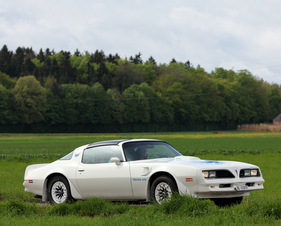 Pontiac Firebird der 2. Generation - das Aussehen dieser Generation wurde mehrmals drastisch verändert