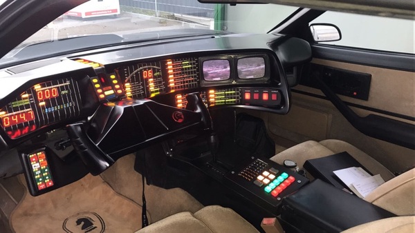 Bild: Pontiac Transam "KITT" (1989) - an der "Extravaganza"-Versteigerung 2024 der Dutch Auction Company