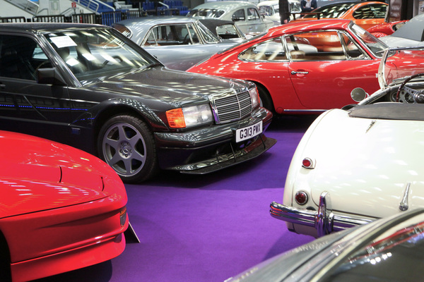 Populäre Klassiker bei Coys - Mercedes-Benz 190E 2.5-16 Evo II oder Porsche 911? (Techno Classica 2017)