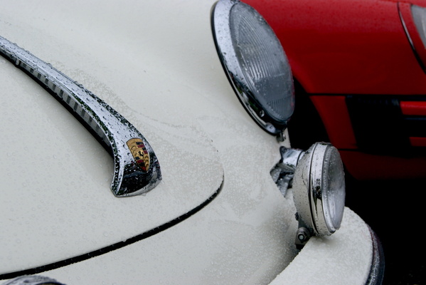 Porsche 1600 Super (356 B) (1963) – Haubengriff und Zusatzscheinwerfer – Oldtimer-Treff Shopping-Raststätte Würenlos 2024