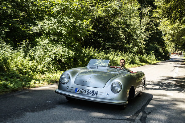 Porsche 356-001 (1948) - der erste Porsche Nr. 1 mit Neel Jani am Steuer auf der ehemaligen Strecke des Grand Prix der Schweiz in Bremgarten