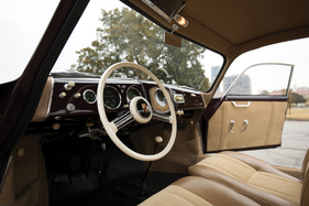 Porsche 356 1500 (1953) - das grosse Lenkrad erlaubt den uneingeschränkten Blick auf die Instrumente (1953)