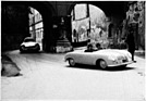 Bild: Porsche 356 (1948) - Mit Herbert Kaes am Steuer dreht der Wagen am 11. Juli 1948 beim Stadtrennen in Innsbruck eine schnelle Demonstrationsrunde