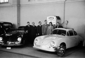 Porsche 356 (1949) - Das erste Cabriolet vom Typ 356 wird mit dem ersten Typ 356 Coupé am 17. März 1949 am Genfer Automobilsalon ausgestellt