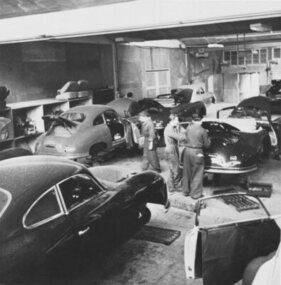 Image: Porsche 356 (1951) - Production of the Coupé and Cabriolet versions