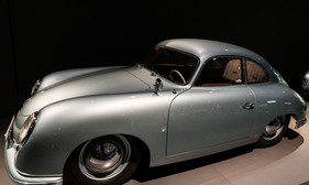 Porsche 356 (1952) - in der Ausstellung "PS:. Ich liebe Dich. Sportwagen-Design der 1950er - 1970er Jahre"