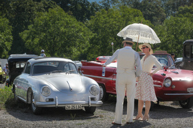 Porsche 356 (1956) - sicher auch bei diesem Paar ein Gesprächsthema - Albisgütli Classic Cars & Bikes August 2022