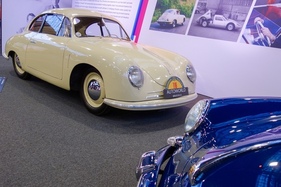 Bild Porsche 356/2 Gmünd (1948) – in der Ausstellung "Porsche Driven by Dreams"