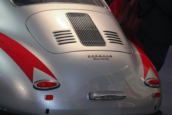 Porsche 356 A 1500 GS Carrera GT (1958) - Lot 124 - unter dieser Haube arbeitet ein Königswellen-Vierzylinder-Boxermotor - Oldtimer Galerie Gstaad Versteigerung 2018