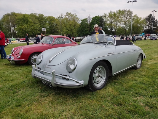 Porsche 356 A 1600 Speedster (1956) neben einem 356 C – Porsche-Treffen Dinslaken 2022