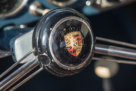 Porsche 356 A 1600 Super (1957) - 60 Jahre gehen auch am Porsche-Wappen nicht spurlos vorbei