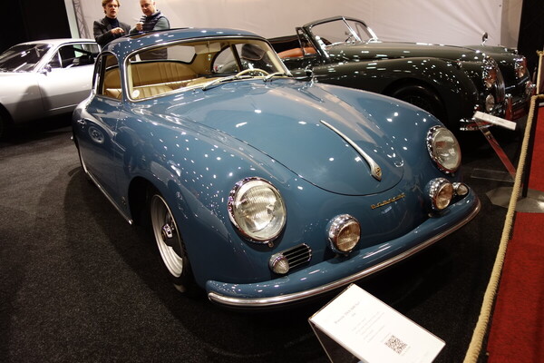 Porsche 356 A 1600 Super (1958) – Coupé mit Schiebedach – Interclassics Classic Car Show Brüssel 2023