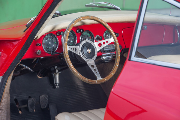 Porsche 356 B 1600 (1961) - klassisches Sportwageninterieur - das Lenkrad ist nachgerüstet