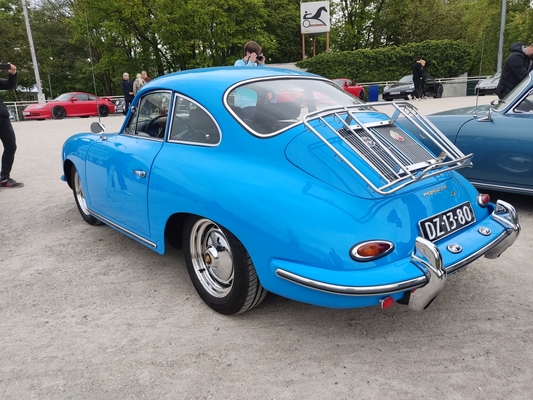 Porsche 356 B 1600 Super (1963) – Ausreichend Kühlluft nur bei nicht belegter Gepäckbrücke – Porsche-Treffen Dinslaken 2022