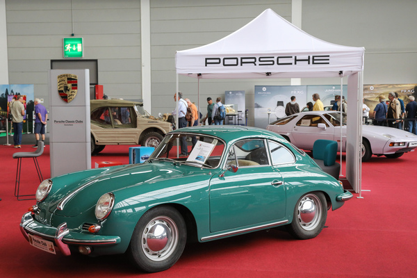 Porsche 356 B (1963) - komplett neu aufgebaut, auf dem Clubstand - Klassikwelt Bodensee 2024