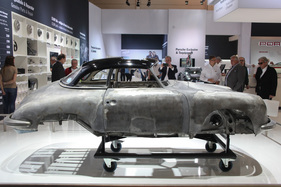 Porsche 356 B Carrera 2 Cabriolet (1962) - Porsche zegit seine Restaurierungskünste an einem raren Carrera Cabriolet mit elektrischem Schiebedach - Techno Classica 2015