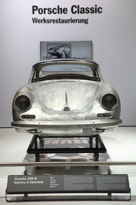 Porsche 356 B Carrera 2 Cabriolet (1962) - eindrückliche Werbung für die Werksrestaurierung - Techno Classica 2015