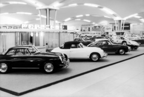 Bild: Porsche 356 B (T5) (1959) - Im September 1959 präsentiert Porsche auf der IAA eine völlig überarbeitet Version des 356 mit einer Roadster-Variante, die das Convertible D ersetzt