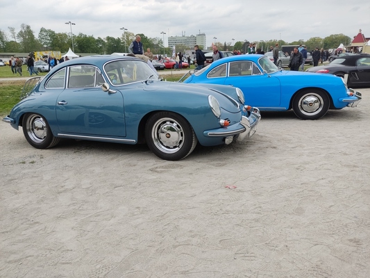 Porsche 356 C 1600 C (1964) vor einem 356 B – Porsche-Treffen Dinslaken 2022