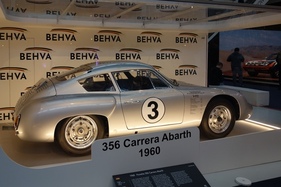 Porsche 356 Carrera Abarth (1960) – in der Ausstellung "Porsche Driven by Dreams"