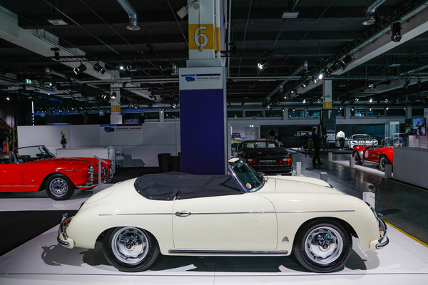 Porsche 356 Convertible D (1959) - gesehen auf dem Stand der Touring Garage - 38. Auto Zürich 2025